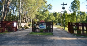 Murraybank Caravan Park Mathoura - Entrance gate