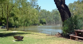 Murraybank Caravan Park Mathoura - riverside
