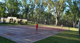 Murraybank Caravan Park Mathoura - tennis court
