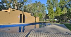 Murraybank Caravan Park Mathoura - inground swimming poolpoolside