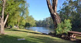 Murraybank Caravan Park Mathoura - riverside