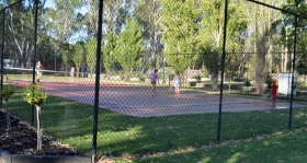 Murraybank Caravan Park Mathoura - tennis court